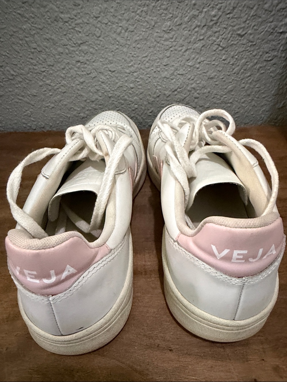 Veja White Sneakers with Pink Accent Women’s size 11 - Picture 7 of 7